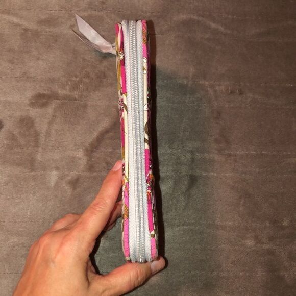 VB Tea Garden Gray Pink Orange White Fuchsia Quilted Floral Zip Around Wallet - Picture 3 of 10